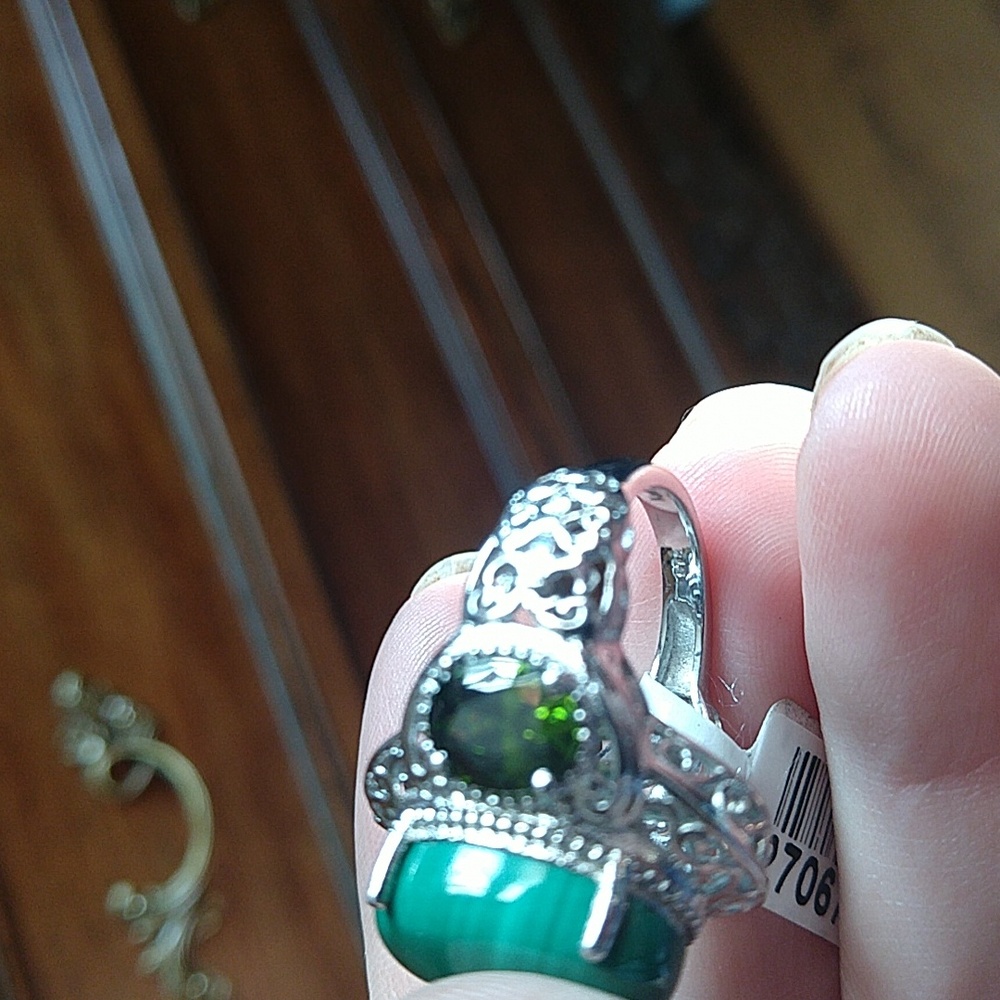 Nwt Karis STS ornate ring with green color stones - Picture 5 of 10